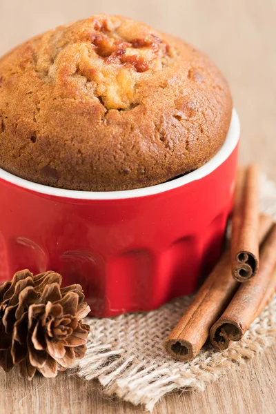 Delicious apple and cinnamon muffins — Stock Photo, Image