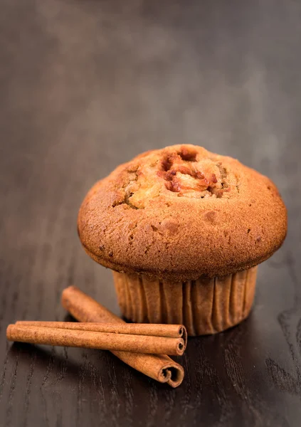 Deliciosas magdalenas de manzana y canela — Foto de Stock