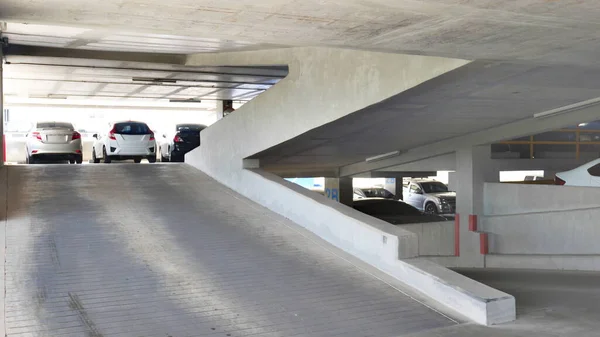 Conception Voie Pente Ciment Sur Bâtiment Parking Dans Les Affaires — Photo