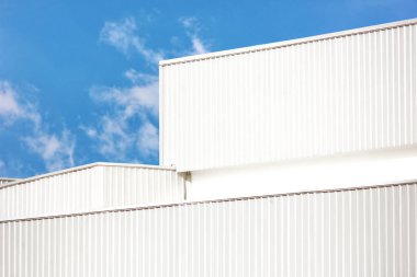 Mimari tasarım kare şekilli kıvrımlı duvar geometrik binaları. Fabrika deposu, güzellikle ilgili bir nokta yaratmak için dokularla kaplanmış.