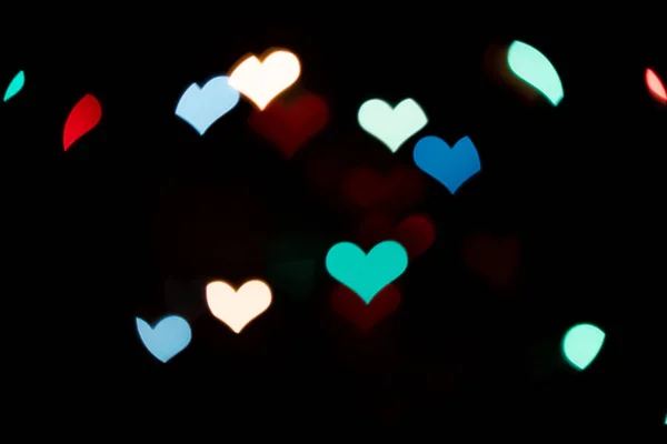 Girlanden Form Eines Bunten Herzens Leuchten Auf Schwarzem Hintergrund Ferienbeleuchtung — Stockfoto