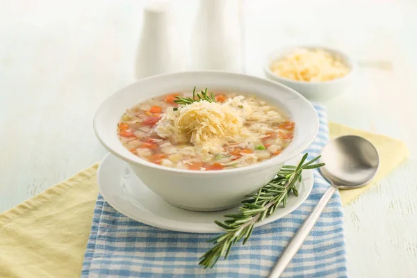 Zuppa Verdure Con Formaggio Erbe Fresche Una Grande Porzione Viene — Foto Stock