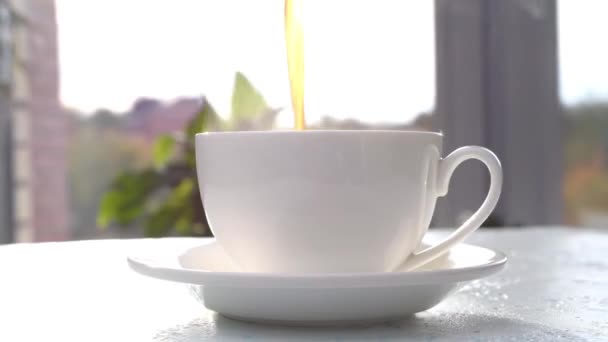 Una Taza Café Caliente Mesa Café Vierte Taza Cámara Mueve — Vídeo de stock