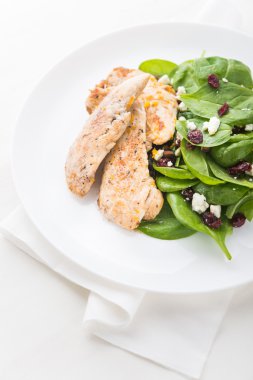 Ispanak salatası tavuk