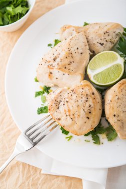 Chicken breasts with parsley and citrus