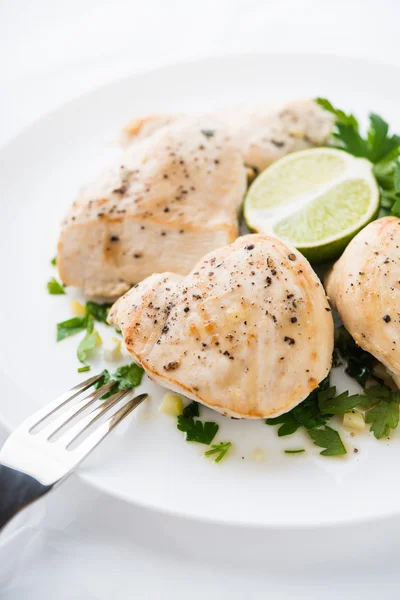 Chicken breasts with parsley and citrus — Stockfoto