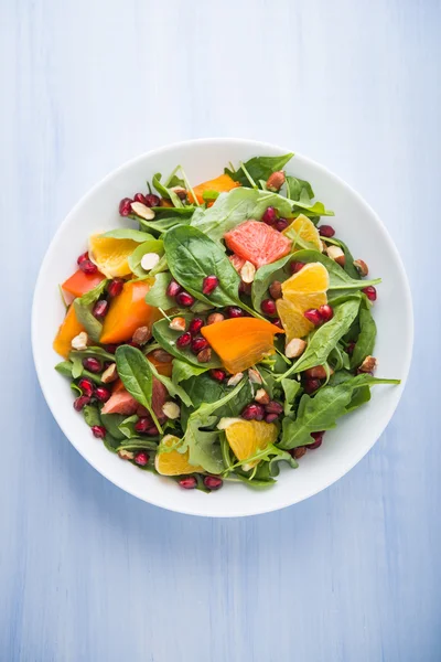 Salade fraîche aux fruits et légumes verts — Photo
