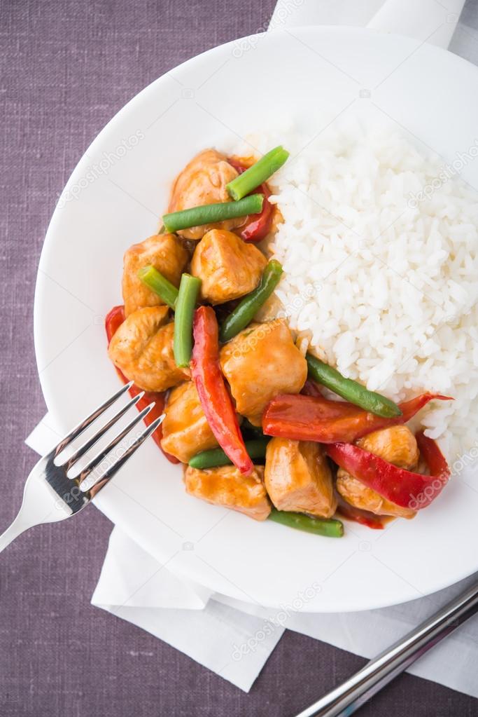 Spicy chicken with vegetables ( green beans and red pepper) and rice