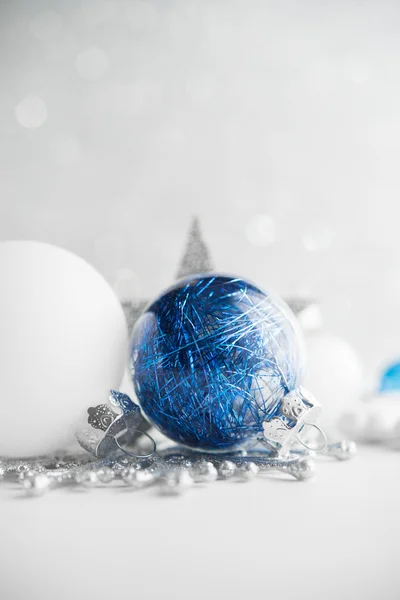 Blue and white xmas ornaments on glitter holiday background. Merry christmas card. Winter theme. Happy New Year. — Stock Photo, Image