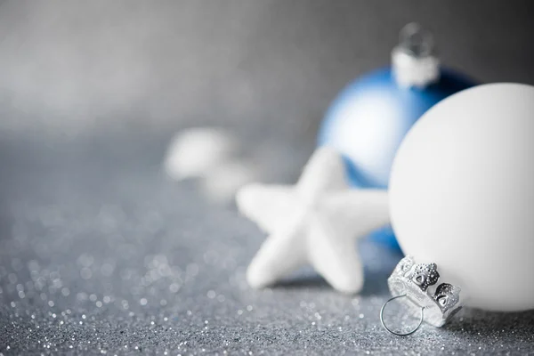 Blue and white xmas ornaments on glitter holiday background — Stock Photo, Image