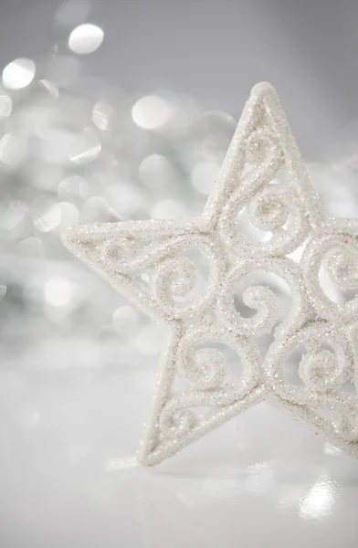 White christmas star on bokeh lights background with space for text. Merry christmas card. — 图库照片