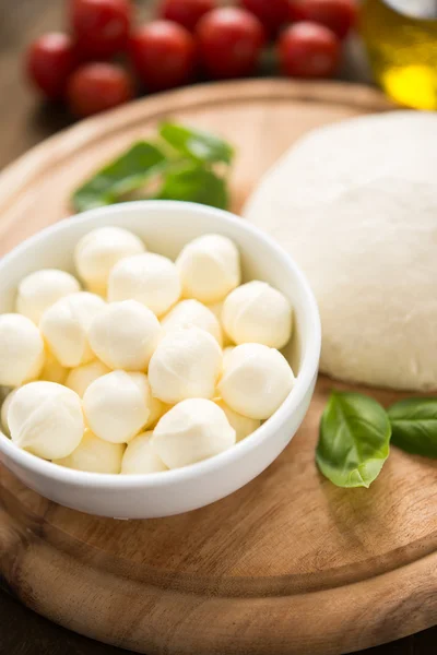 Ingrediënten voor het bakken van pizza — Stockfoto