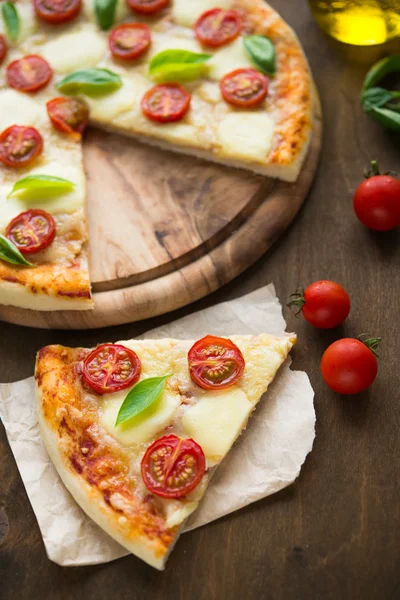 Pizza margherita — Stock Fotó