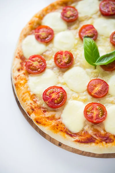 Pizza margherita — Stockfoto