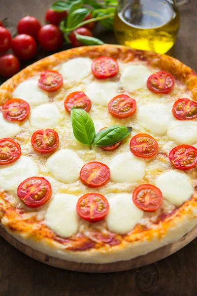 Pizza margherita — Stockfoto