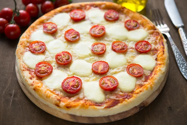 Pizza margherita — Stockfoto