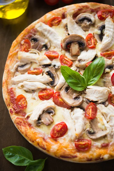 Pizza with chicken and mushrooms — Stock Photo, Image