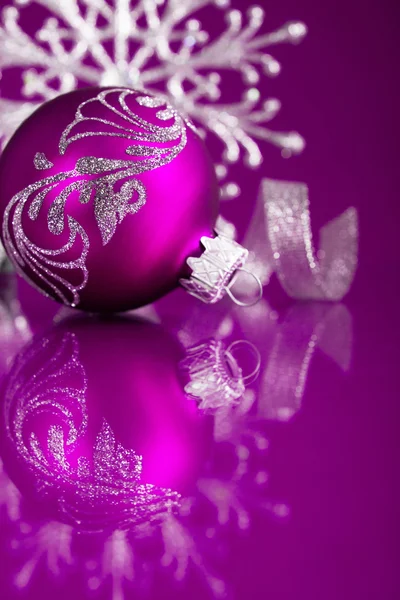 Purple and silver christmas ornaments on dark purple xmas background with space for text — Stock Photo, Image