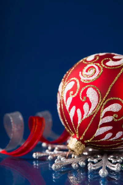 Red and silver christmas ornaments on dark blue xmas background with space for text — Stock Photo, Image