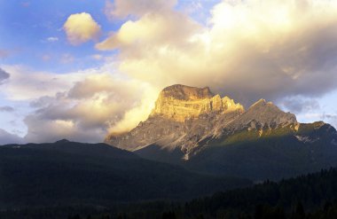 Dolomites dağlar, Mount Pelmo, gün batımında