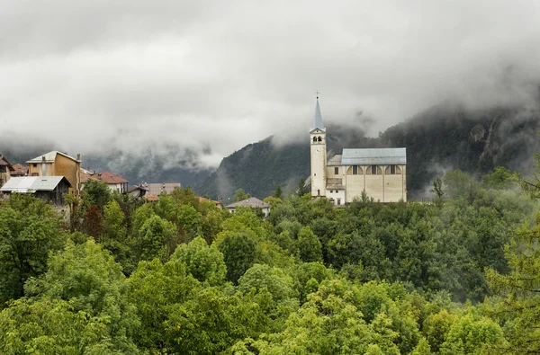 Starý kostel v pohoří Dolomity — Stock fotografie