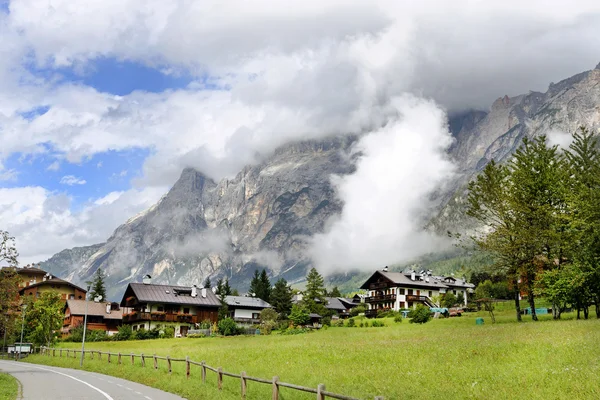 Estância alpina San Vito Di Cadore — Fotografia de Stock