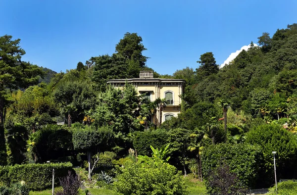 Casa residenziale sul lago di Como, nel nord Italia — Foto Stock