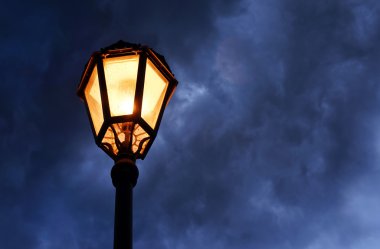 Gece zaman Retro sokak lambası