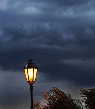 Gece zaman Retro sokak lambası