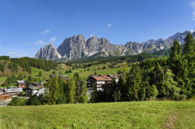 Güzel manzara Pomagagnon Dağı. Cortina d'Ampezzo yakınında Alpine resort