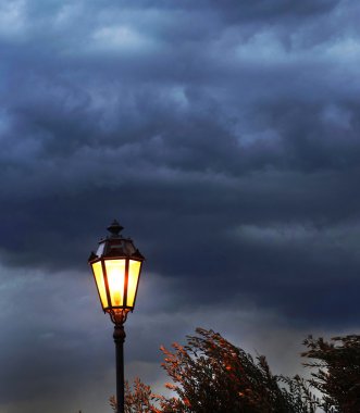 Geceleri Retro sokak lambası