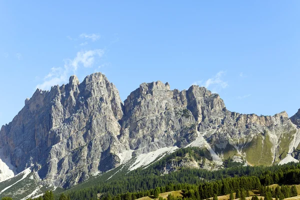 Bela paisagem com a montanha Pomagnon, perto de Cortina d 'Ampezzo — Fotografia de Stock