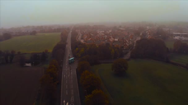 4К Аэросъемка деревни Тарпорли недалеко от Честера в Чешире, Великобритания. Ноябрь 2020 — стоковое видео