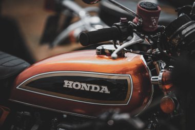 Cheshire, İngiltere - 10 Temmuz 2021: 1974 Honda cb750 yakın çekim