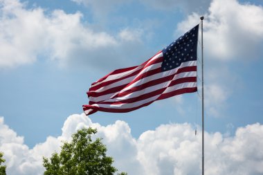Amerikan bayrağı uçan