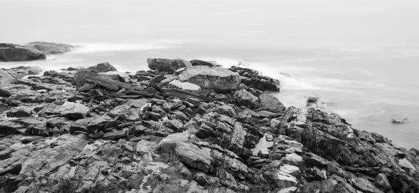 Mare roccioso freddo — Foto Stock