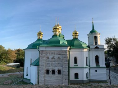 Raylarda ağır tank var. Zırhlı askeri malzeme. Piyade savaş teçhizatı. Kiev, Pechersk Lavra Bölgesi 5 Ekim 2020.