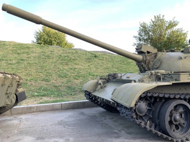 Raylarda ağır tank var. Zırhlı askeri malzeme. Piyade savaş teçhizatı. Kiev, Pechersk Lavra Bölgesi 5 Ekim 2020.