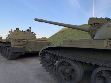 Raylarda ağır tank var. Zırhlı askeri malzeme. Piyade savaş teçhizatı. Kiev, Pechersk Lavra Bölgesi 5 Ekim 2020.
