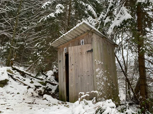 Деревенский Туалет Зимой Открытом Воздухе Деревянная Конструкция Наружного Туалета Cabin — стоковое фото