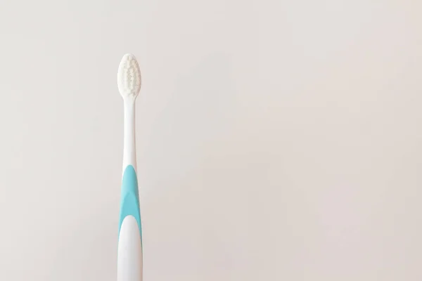 White plastic toothbrush. Soft bristles for healthy gums and tooth enamel. Copy space for your design — Stock Photo, Image