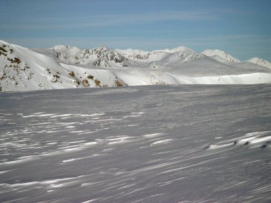 Romanya 'daki Godeanu Dağları ve Charpatians Dağları ile kış ve kar manzaraları