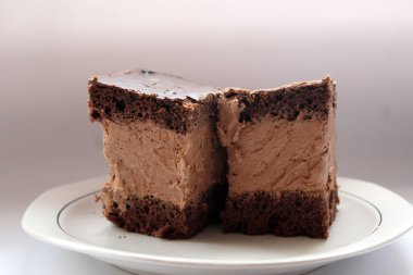 Rigo Jancsi, Romanya 'da ev yapımı geleneksel Macar küp şeklinde çikolatalı kek.