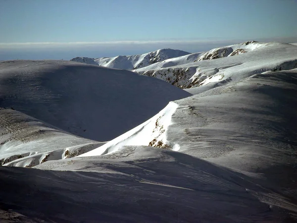 Paesaggio Invernale Innevato Con Godeanu Mountains Charpatians Mountains Romania — Foto Stock