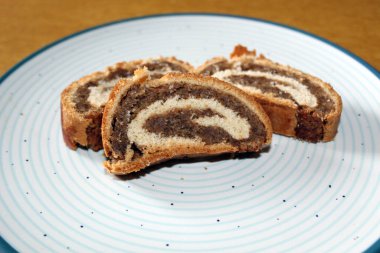 Baigli adında ceviz tozlu kek.