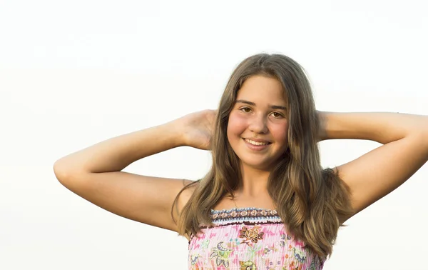 Retrato ao ar livre da menina de 14 anos . — Fotografia de Stock