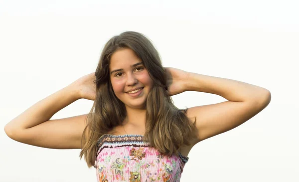 Retrato ao ar livre da menina de 14 anos . — Fotografia de Stock