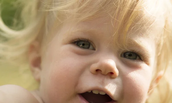 Faccia bambino di 1 anno primo piano . — Foto Stock