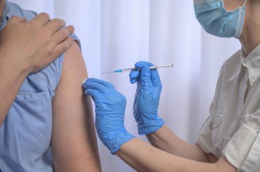 Aşı süreci, önleme ve viral enfeksiyonlara karşı koruma. İnsan sağlığı ve aşı kavramı.