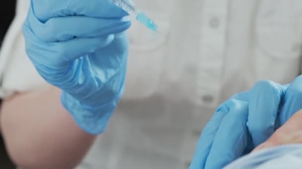Пацієнт Вакцинований Медсестрою Закриття Процесу Вакцинації Концепція Охорони Здоров — стокове відео